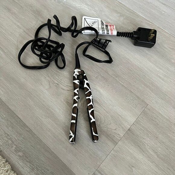 Small Flat Iron Giraffe print - Picture 2 of 5